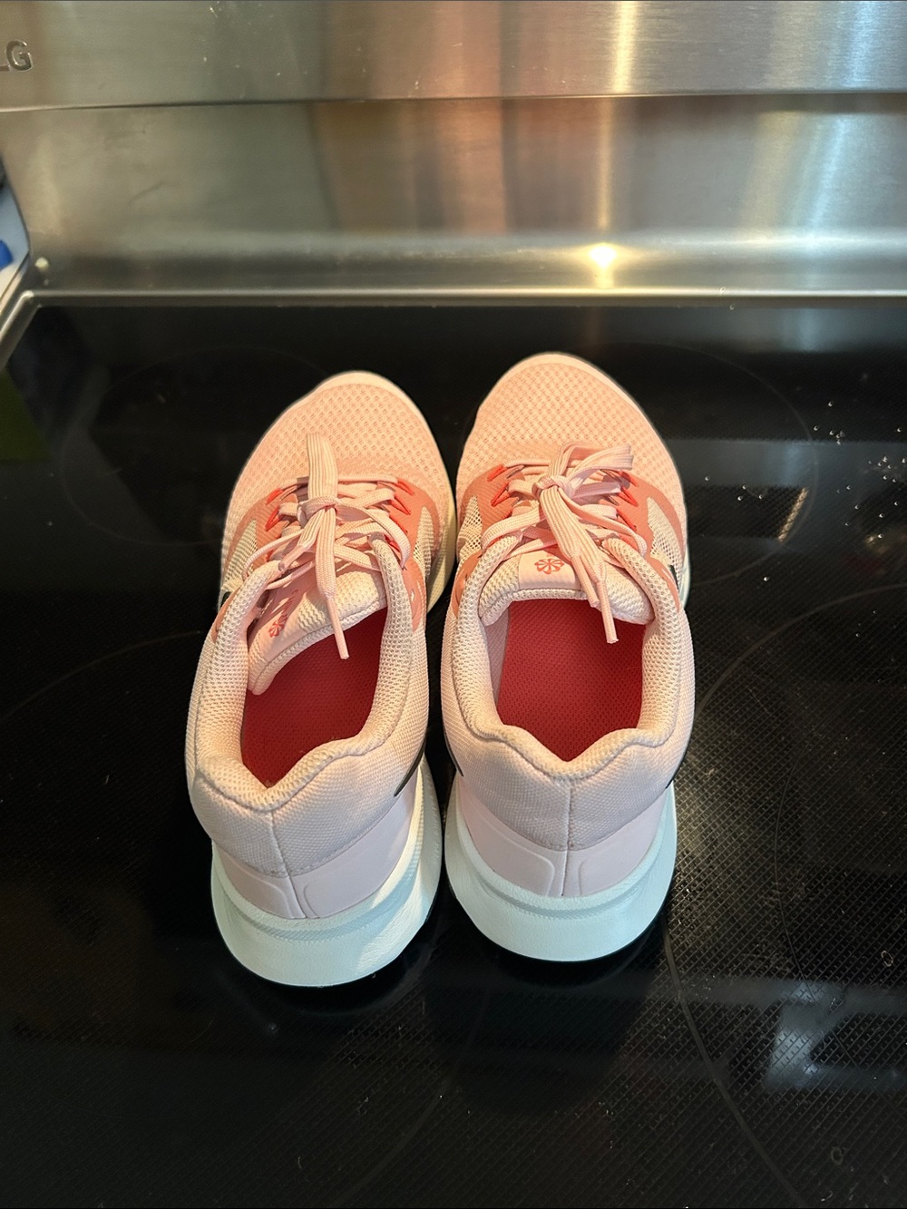 Nike Pink and Black Women's Athletic Running Shoes - Picture 9 of 11